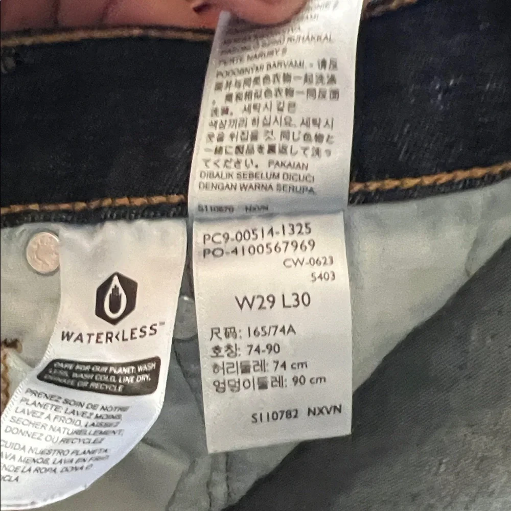 Levi's Classic Indigo Jeans - Picture 5 of 5